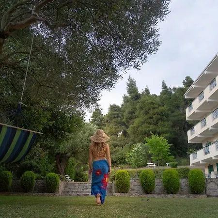 Julia Φούρκα